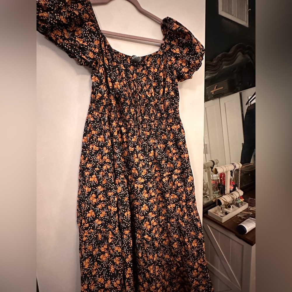 Arula Floral Puff Sleeve Midi Dress